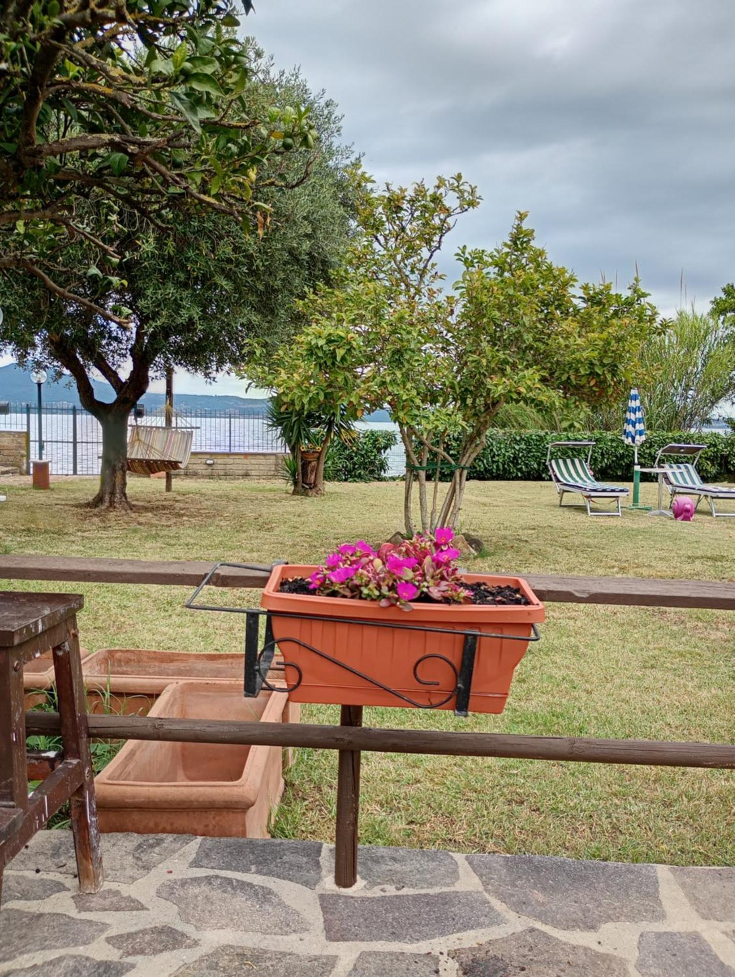 Independent Villa With Private Beach On The Lake Bracciano  Exterior photo