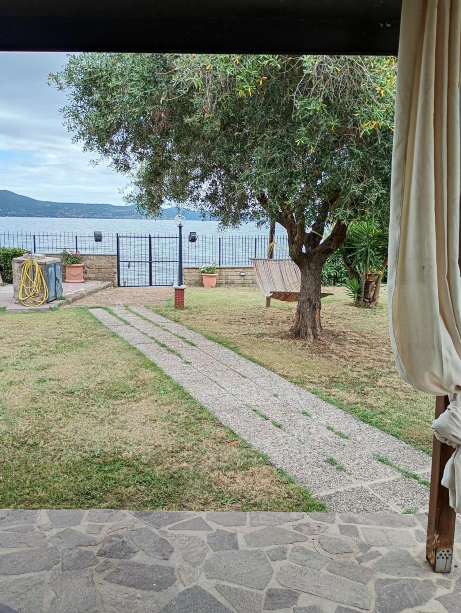 Independent Villa With Private Beach On The Lake Bracciano  Exterior photo